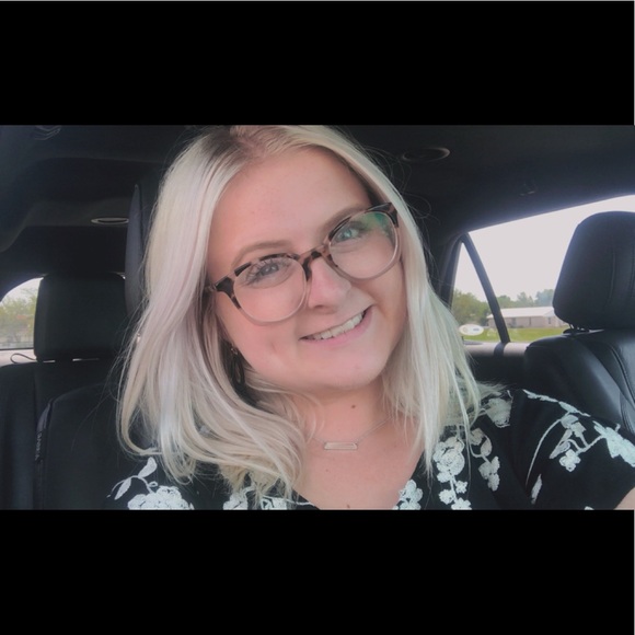 Meet the Posher Other - Meet your Posher, Lexie